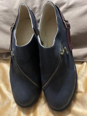 Women's Navy Zip-Accent Slingback Mules
